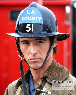 RANDOLPH MANTOOTH ''JOHNNY GAGE'' IN ''EMERGENCY!'' - 8X10 PUBLICITY PHOTO (DA-481)