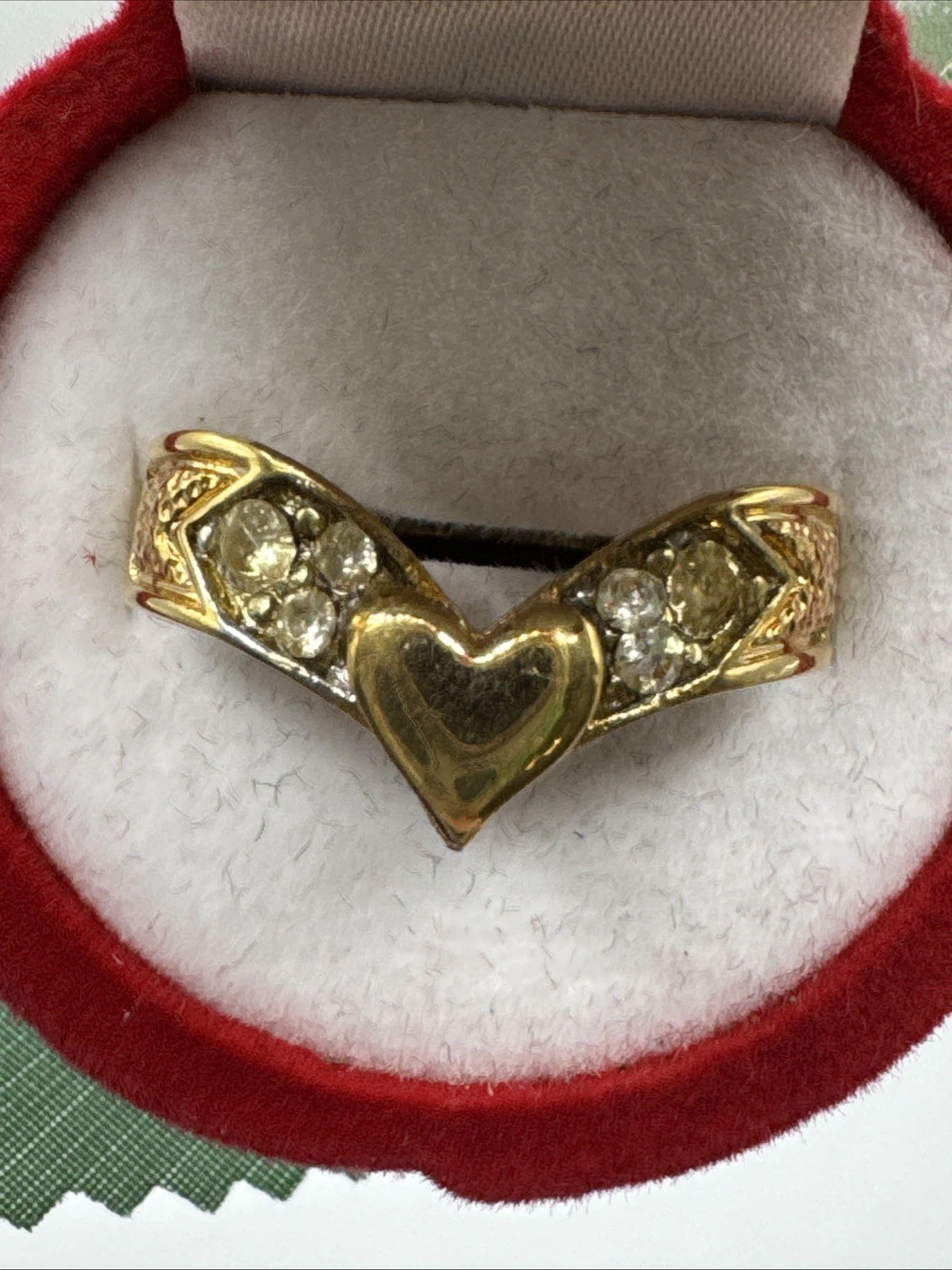 Bague vintage fantaisie cœur avec strass. Taille 56.