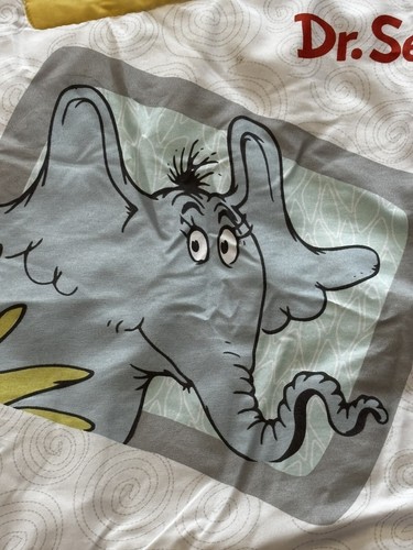 Dr. Seuss Baby Blanket Nursery Decoration Quilted Comforter 33x43 Inches - Picture 5 of 10