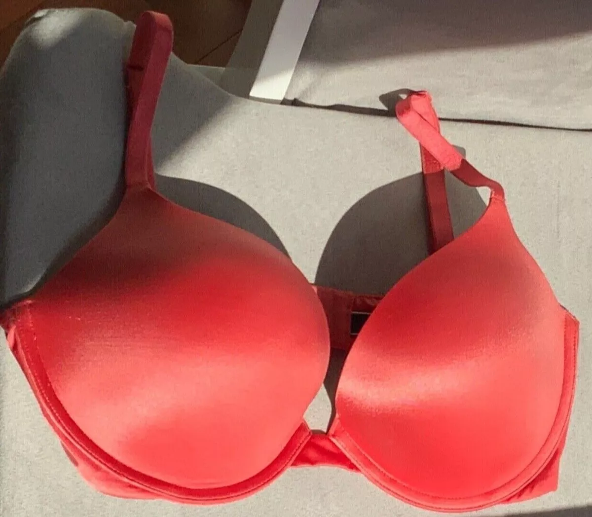 Victoria's Secret Women Red Very Sexy Super Push Up Bra Size 34DD RARE!