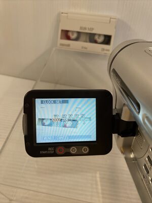 Sony HandyCam CCD-TRV138 Video Hi8 Video Camera Camcorder - Silver