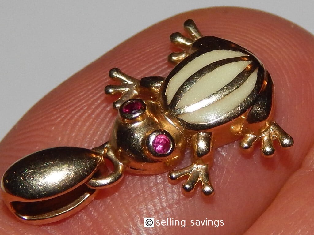 14K YELLOW GOLD FROG RUBY BEZEL EYES ENAMEL BODY 9/10th INCH