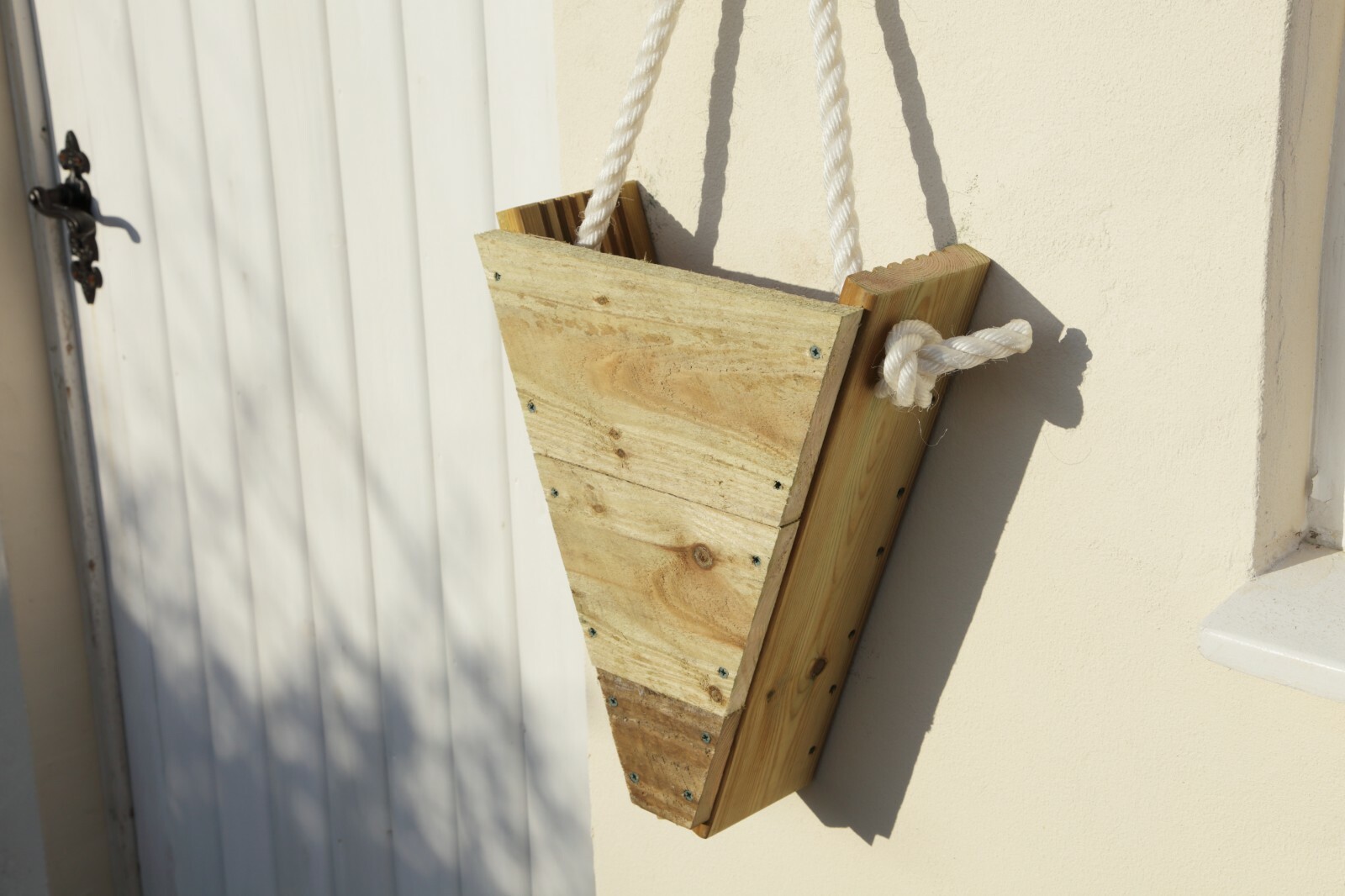 Rope Triangle Hanging Basket Wall Fence Reverse Decking Wooden Planter