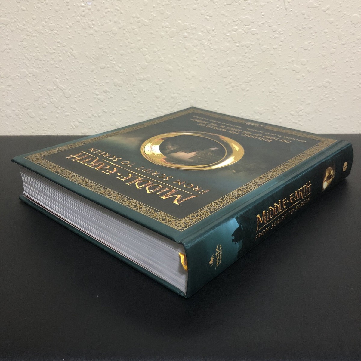 アート・デザイン・音楽 WETA MIDDLE-EARTH FROM SCRIPT TO SCREEN Middle-earth from Script to Screen: Building the World of