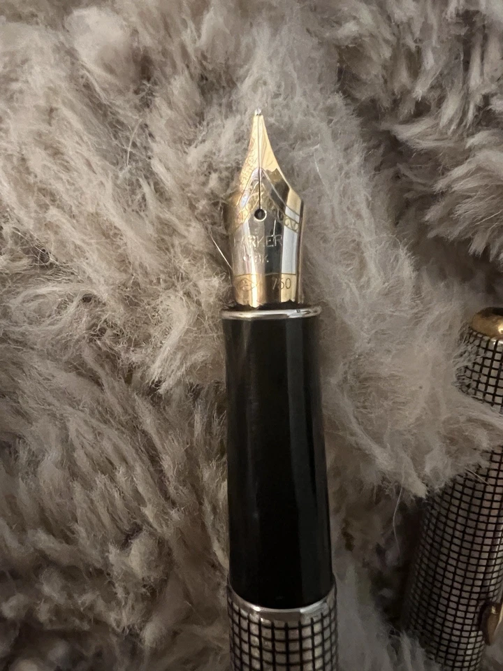 Pluma Estilográfica Parker Premium Oro 18k Plumín Foto 2 de 4