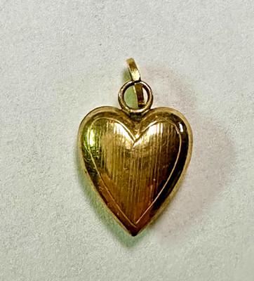 1950s 10K YELLOW GOLD Adorable Tiny Heart Pendant / Charm Gift Quality