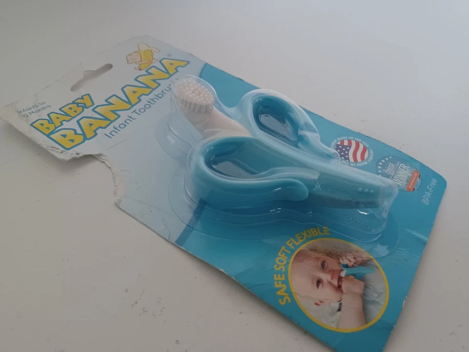 Cepillo de dientes infantil Baby Banana azul 0-12 Mos libre de BPA hecho en EE. UU. Foto 2 de 4