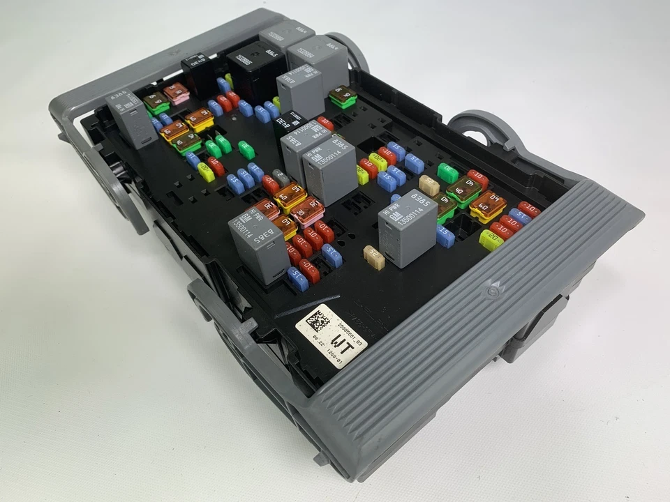 2007 - 2009 Cadillac Chevrolet GMC Distribution Block Fuse Box 25905681 OEM - Image 3 of 4