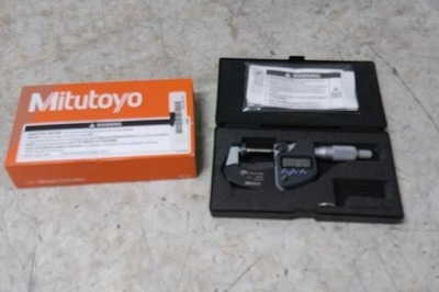 Mitutoyo 323-350-30 0 to 1 In Range LCD Display Digital Disc Micrometer