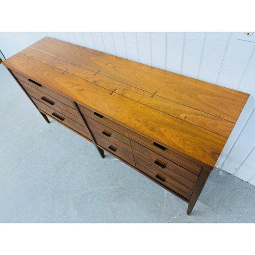 Mid-Century Modern Lane Tuxedo 9-Drawer Walnut Dresser - Picture 6 of 11