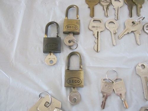LOT OF 42 RANDOM KEYS, CABINETS, DRAWERS, CASH REGISTER, BARREL KEYS - Picture 2 of 7