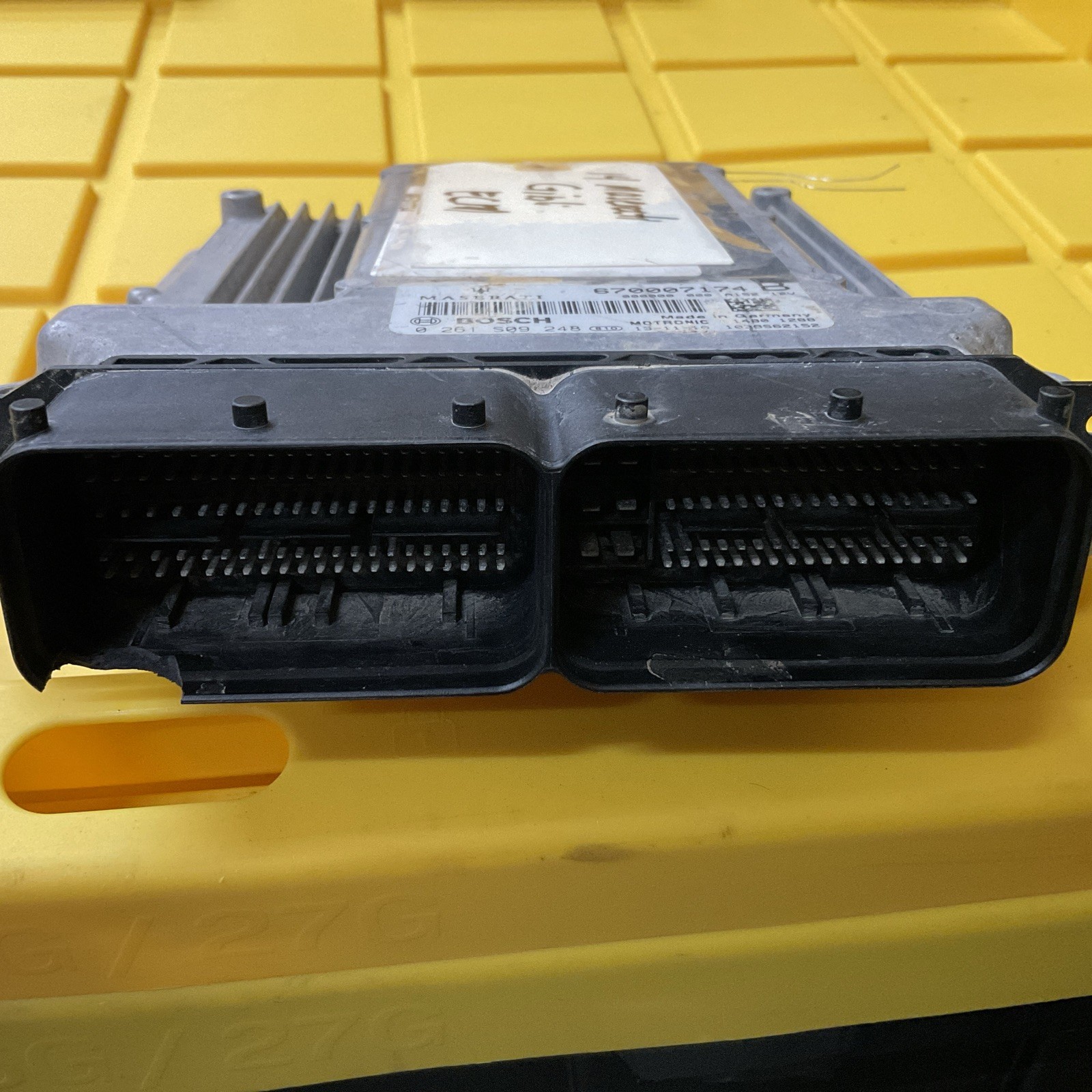 Maserati Levante 2014-2017 Front Electronic control unit P/N 670007174