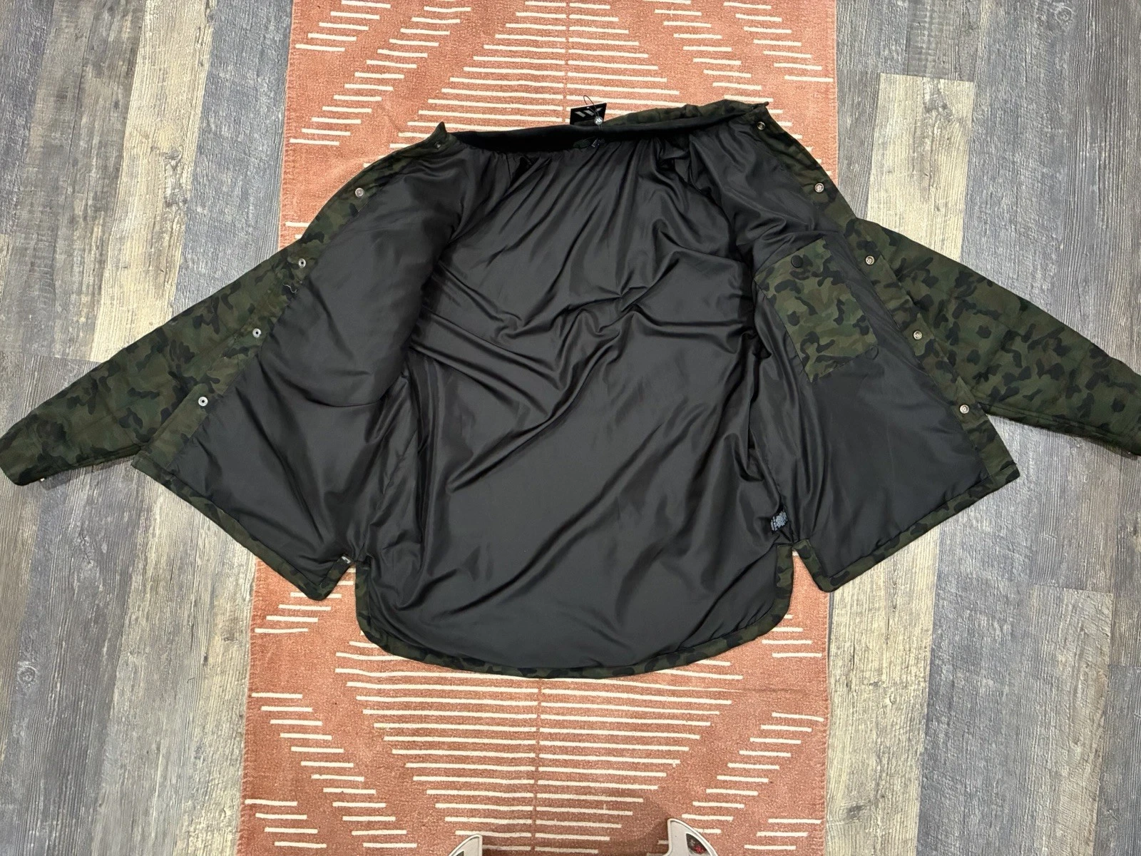 The Wild Collective: GOLD STRIKE EDITION Men’s Camouflage Jacket Size XL NWT - product detail image 3