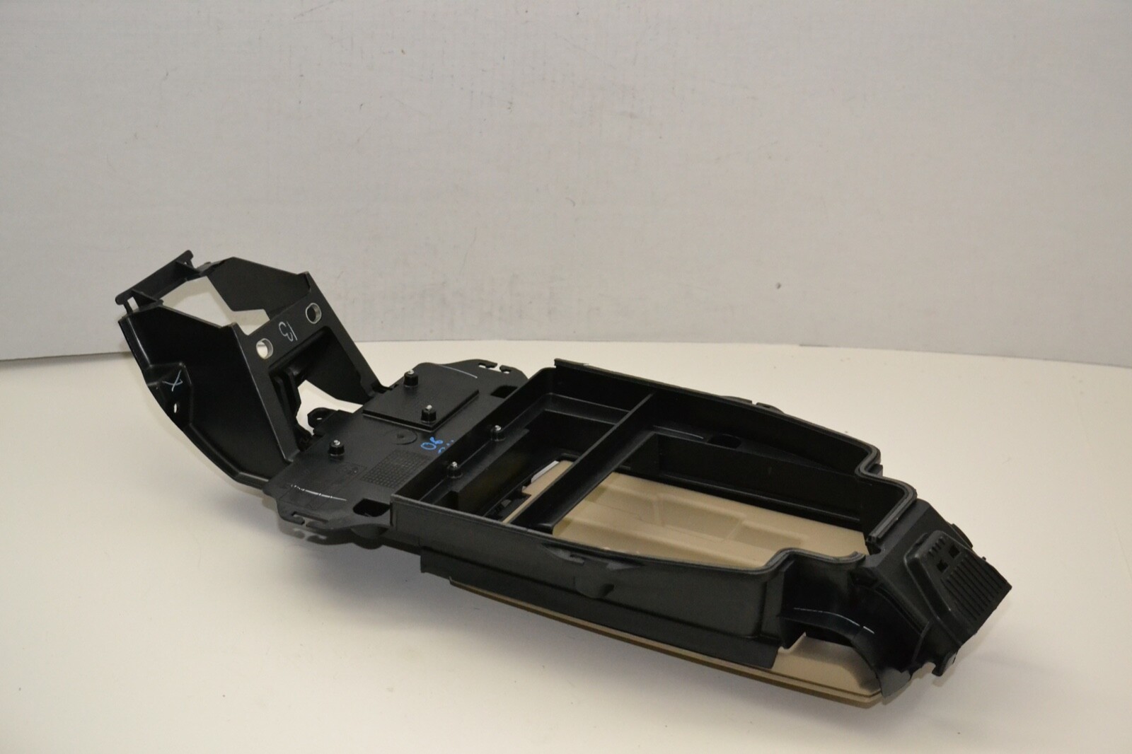 20032008 BMW E85 Z4 Rear Center Console Upper Storage Compartment Lid