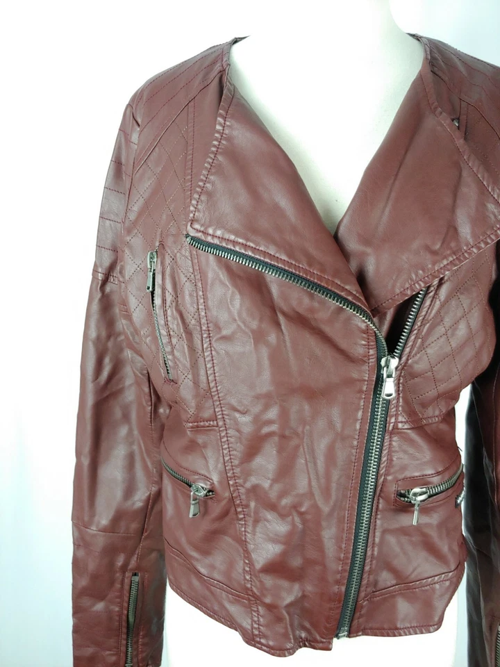 Chaqueta para mujer Members Only grande de cuero vegano rojo con cremallera frontal Foto 3 de 4