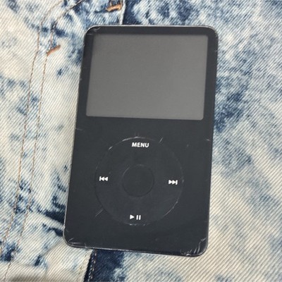 Apple iPod Classic 5th Gen 30GB Black MP3 Player Headphone Jack USB 2.0