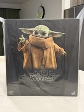 Hot Toys Star Wars The Mandalorian The Child Life-Size 1 1 Figure LMS013 Grogu