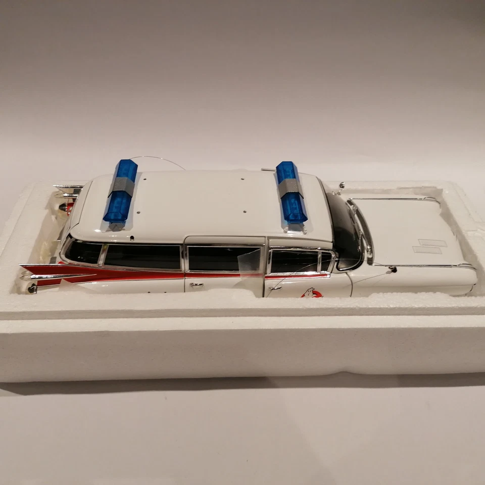 Ghostbusters ECTO-1 Hot Wheels 1:18 en caja Foto 2 de 4