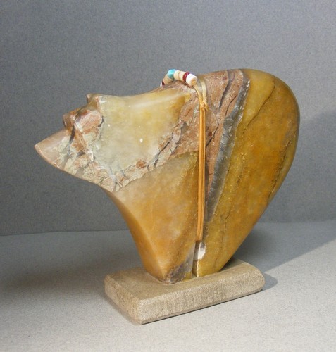 Escultura de oso de alabastro navajo Leonard Tso - Imagen 2 de 9