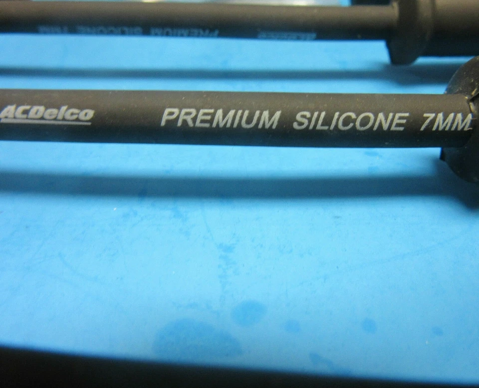 Juego de cables de bujía originales GM ACDelco 9748UU reemplaza OEM 19297035 V8 Foto 4 de 4