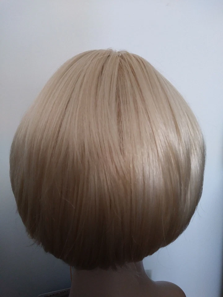 Peluca Completa Supreme Short Bob Color Sintético Rubio Claro (613), Estilo: Sussan Foto 3 de 4