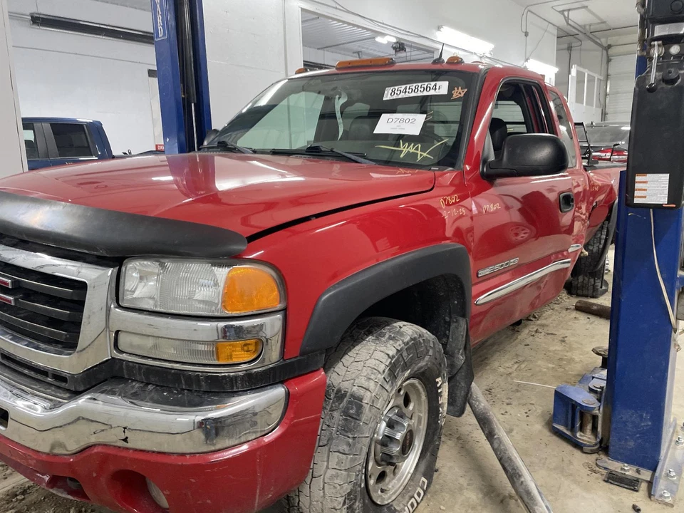 Conjunto de faro derecho usado se adapta a: camioneta GMC Sierra 2500 2004 sin sello de goma Foto 2 de 4