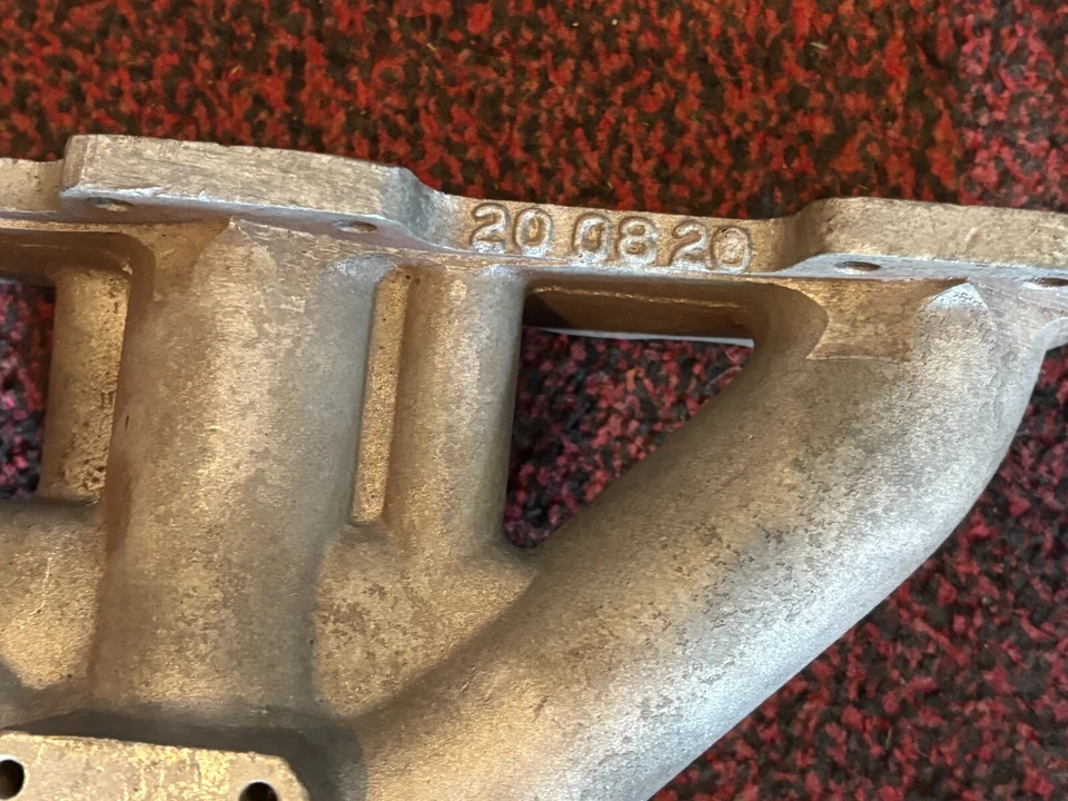 3 colectores de admisión Aston Martin DB4 para configuración de carburador triple SU. 1958-1964 db 4 Foto 4 de 4