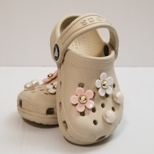 Crocs Kleinkind klassische leichte Slipper wasserfreundlicher Clog beige Gr. C 5 Anhänger - Bild 4 von 14