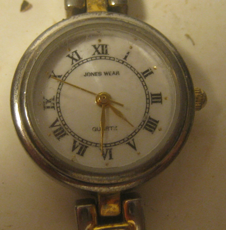 Precioso reloj de colección para damas JONES WEAR correa en tono dorado y plateado ¡FUNCIONA!! Foto 2 de 4