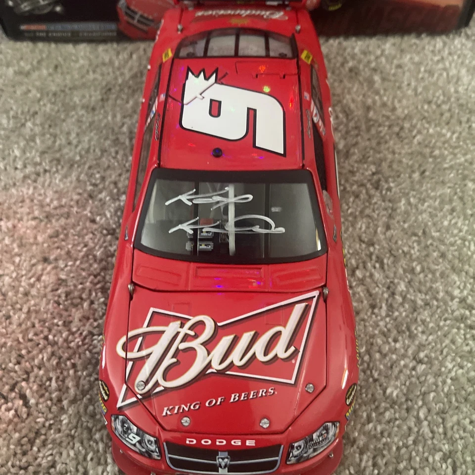 Dodge Charger 2008 Kasey Kahne #9 Budweiser 1:24 ARC Platinum firmado Foto 2 de 4