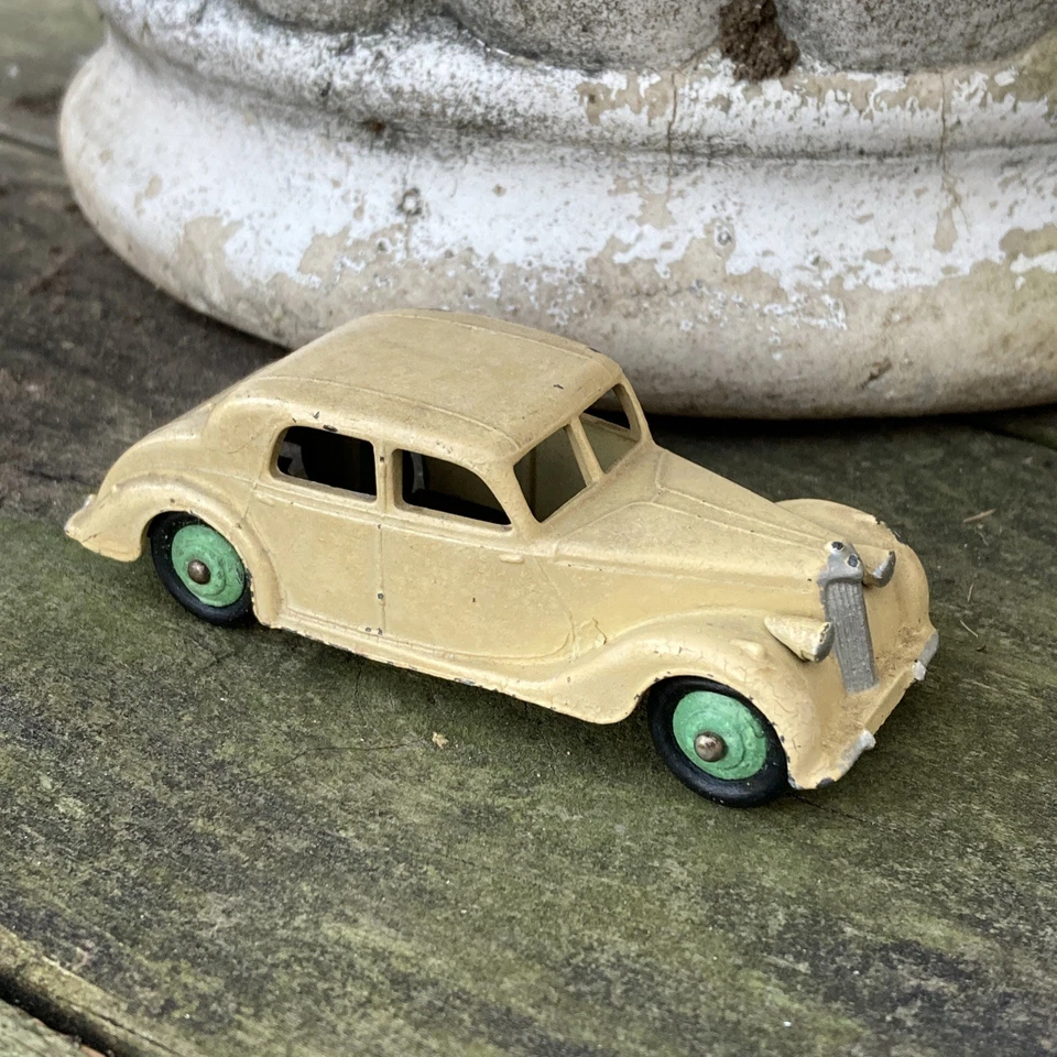 Vintage Dinky Toys Riley Creme com Cubos Verdes Feito na Inglaterra SEM NÚMERO Raro? - Imagem 2 de 4