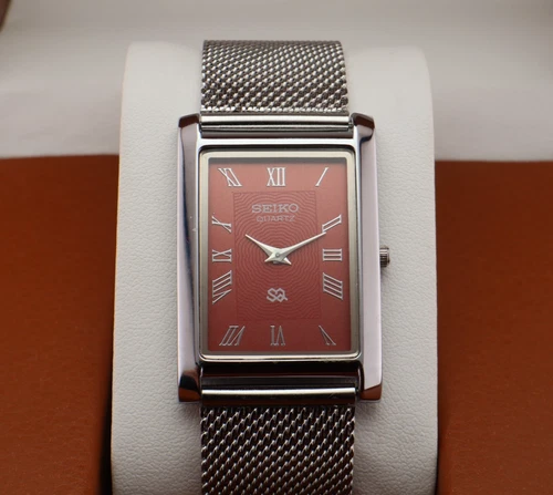 Vintage Seiko Slim Quartz Men's Wrist Watch Red Dial with Silver Mesh Band