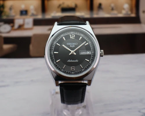 Vintage Seiko 5 Automatic Day- Date  Japan 6309A  Men's Wrist Watch