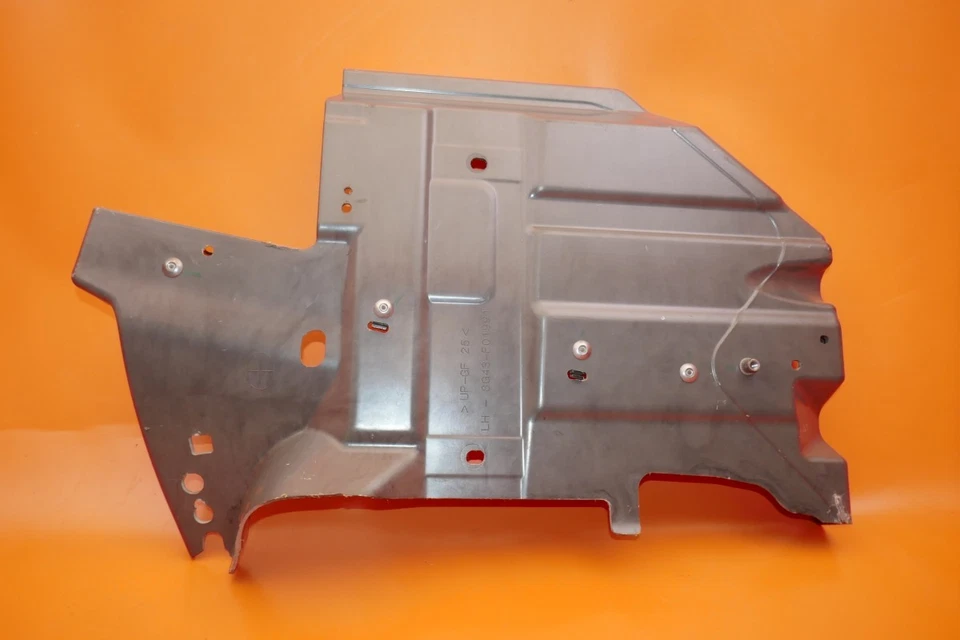 ПАНЕЛЬ ОТКРЫТИЯ РЕШЕТКИ ASTON MARTIN DB9 2013 2014 2015 2016 FD43-F81991-AD OEM - Изображение 2 из 4