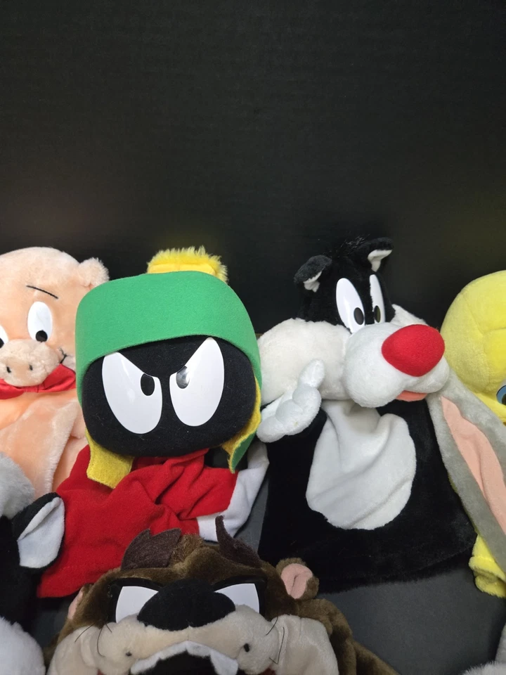 Lot of 9 Plush Hand Puppet Characters Looney Tunes Daffy Sylvester, Tweety, Taz - Image 3 of 4