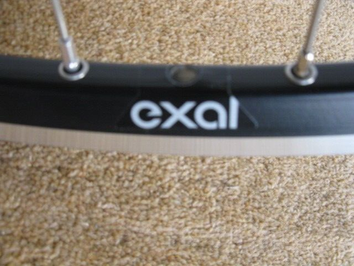 28 Zoll-Vorderrad: silberne Shimano Ultegra-Nabe u. schwarze Exal XR3-Felge, neu - Bild 5 von 11