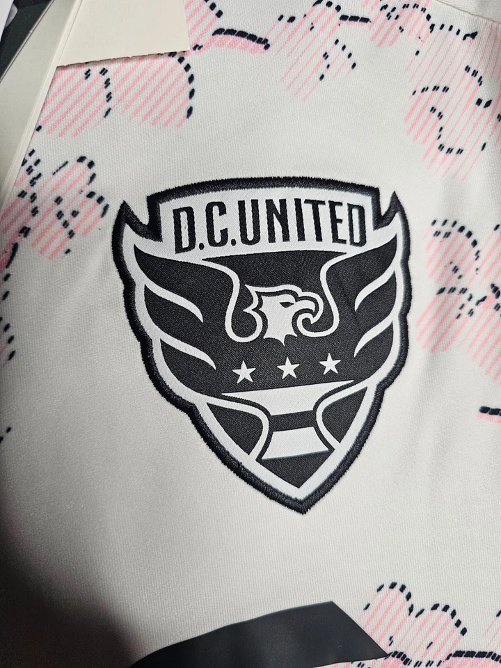 Auténtica camiseta Adidas DC United 2023-2024 tema flor de cerezo grande para hombre Foto 3 de 4
