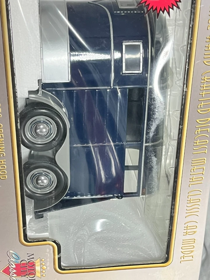 Motor City Classic 1:18 Horse Trailer Diecast & Real Wood BLUE Cattle Livestock - Image 4 of 4