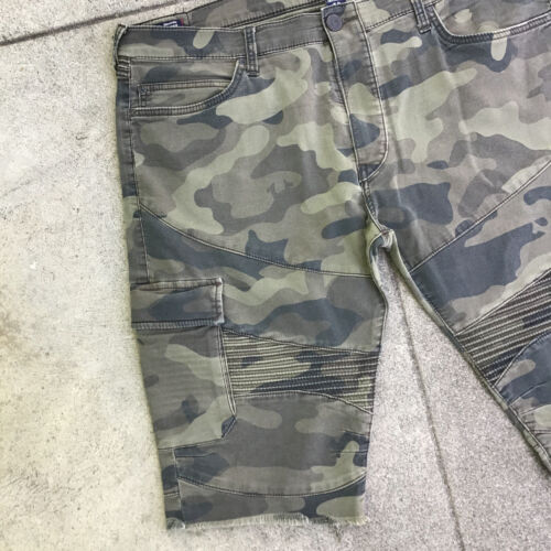 True Religion Shorts Men Size 42 Camo Green Geno Cutoff Cargo - Picture 3 of 9