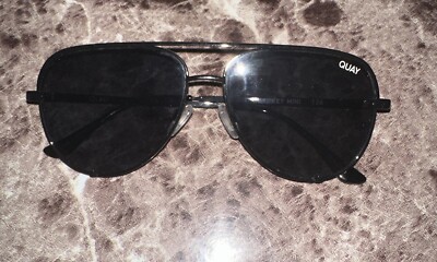 QUAY High Key Mini 126 Aviator Black Gradient And Black 
