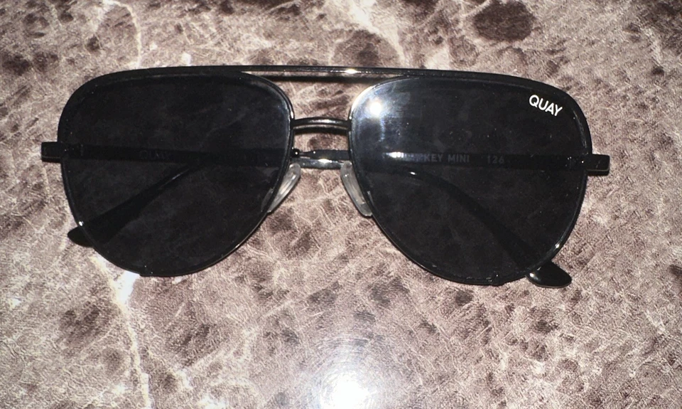 QUAY High Key Mini 126 Aviator Black Gradient And Black Frames Faded Sunglasses - Image 2 of 4
