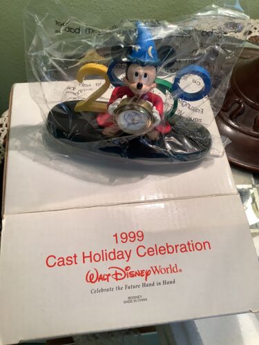 1999 Cast Holiday Celebration Walt Disney Mickey Mouse Sorcerer 2000 Clock - Foto 1 di 1