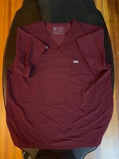 Figs Men's Scrub Top Leon 3 Pocket Size XL Burgundy Tech 3 Tops Scrubs - Regular
