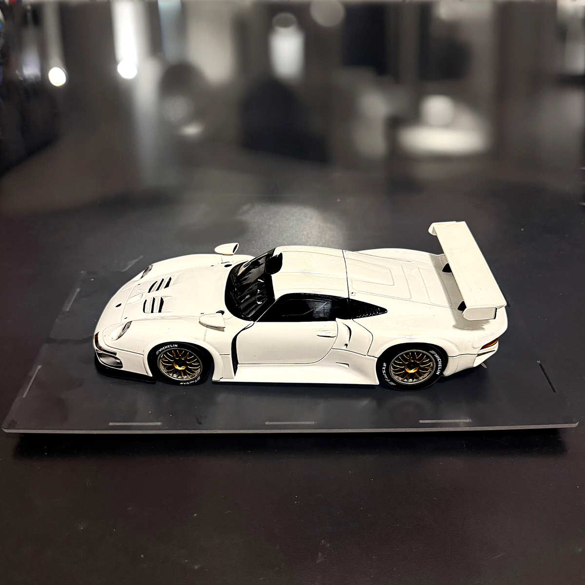 UT Models Porsche 911 GT1 ミニカー UT Models Porsche 911 GT1 1:18 Diecast White Collector Case Rare