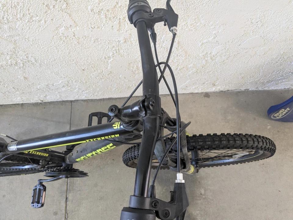 Bicicleta de montaña de excursión Mongoose R0708WM 24 pulgadas - negra Foto 2 de 4