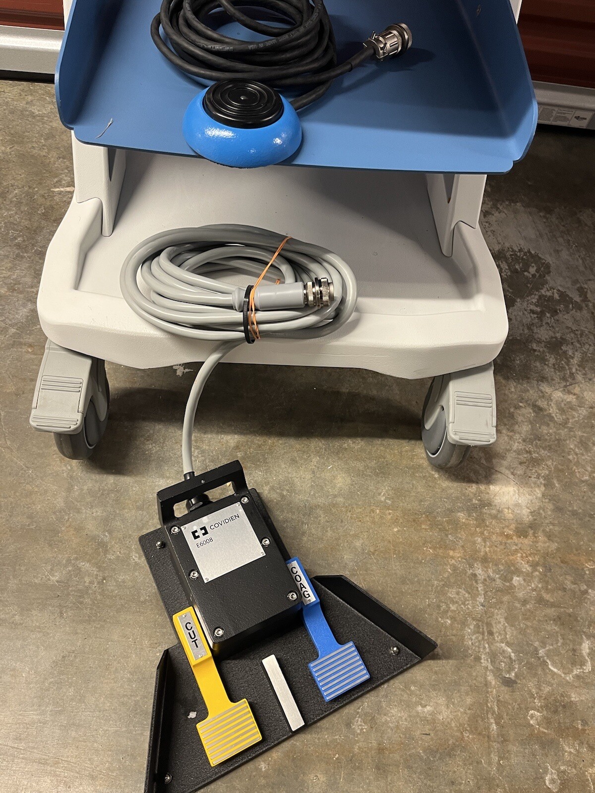 Covidien Valleylab FT10 Electrosurgical Unit With Cart Foot Pedals