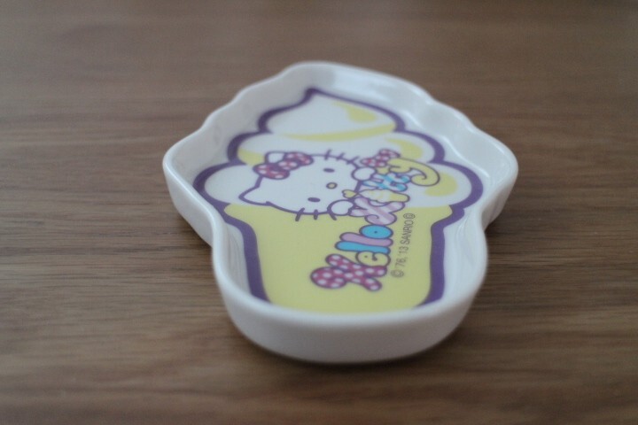 Hello Kitty Retro Soft serve ice cream Small Plates Japan Cute cat Sanrio15×9cm