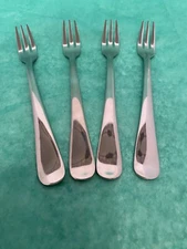 Set of Four World Dessert Forks 423 Stainless Steel Cocktail Seafood Flatware