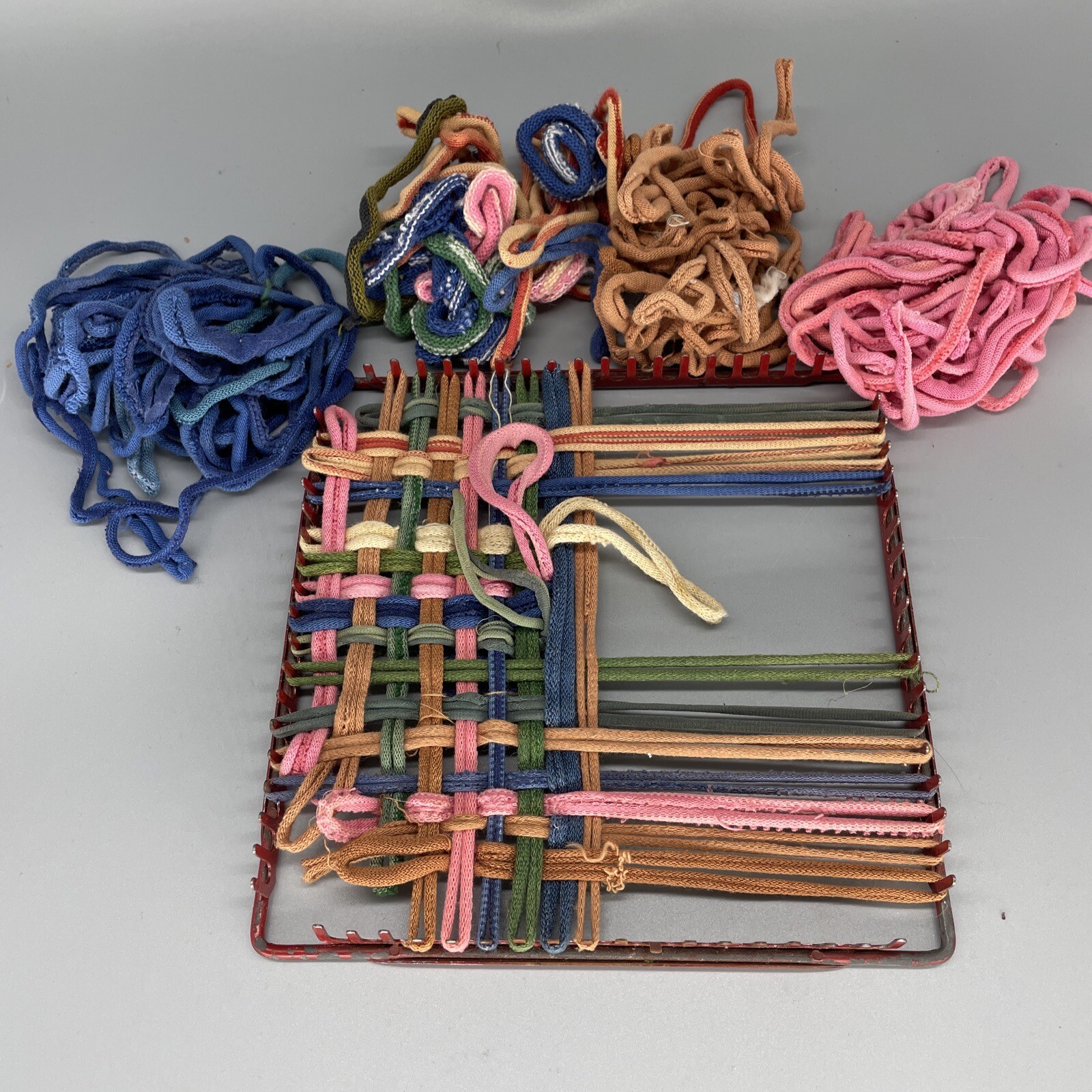 Vtg Looper Red Metal Hand Loom Weave Pot Holder Maker No Hook Some