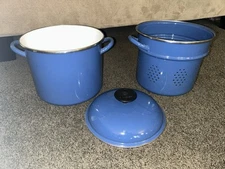 VINTAGE LE CREUSET BLUE ENAMELED STEEL 5 QUART PASTA COOKER w/ STRAINER INSERT
